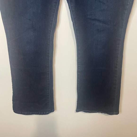 Signature By Levi's Women's Midrise Bootcut Jeans size 14Short - Picture 6 of 8